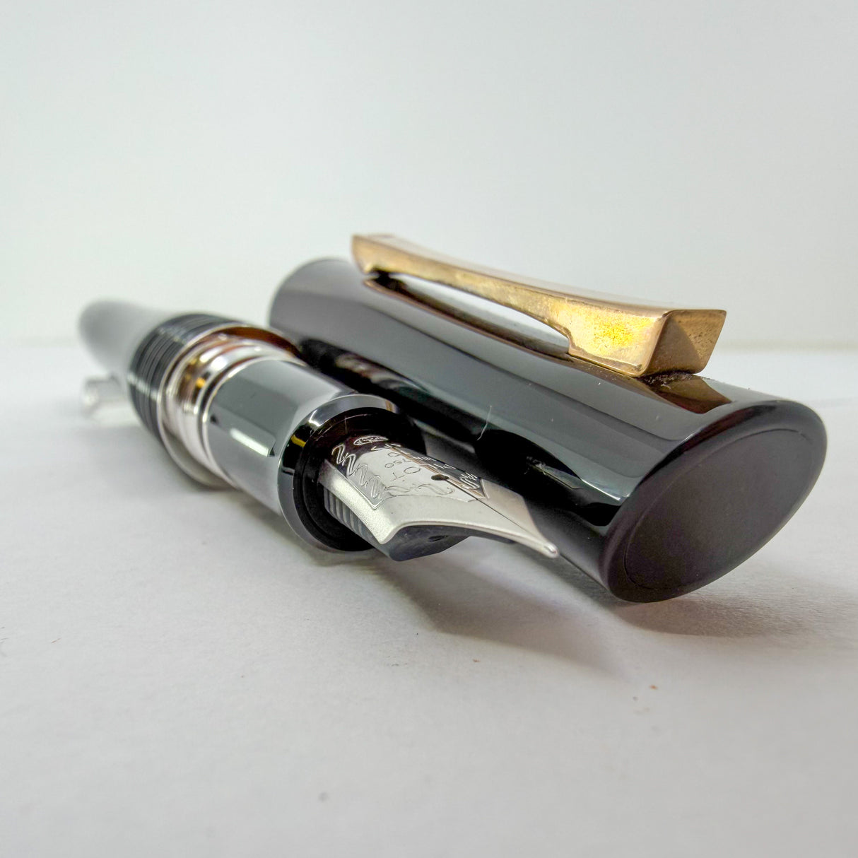 Pilot Black Lacquered Bamboo Metal Oversized Fountain Pen - Fine 18kt Gold Nib