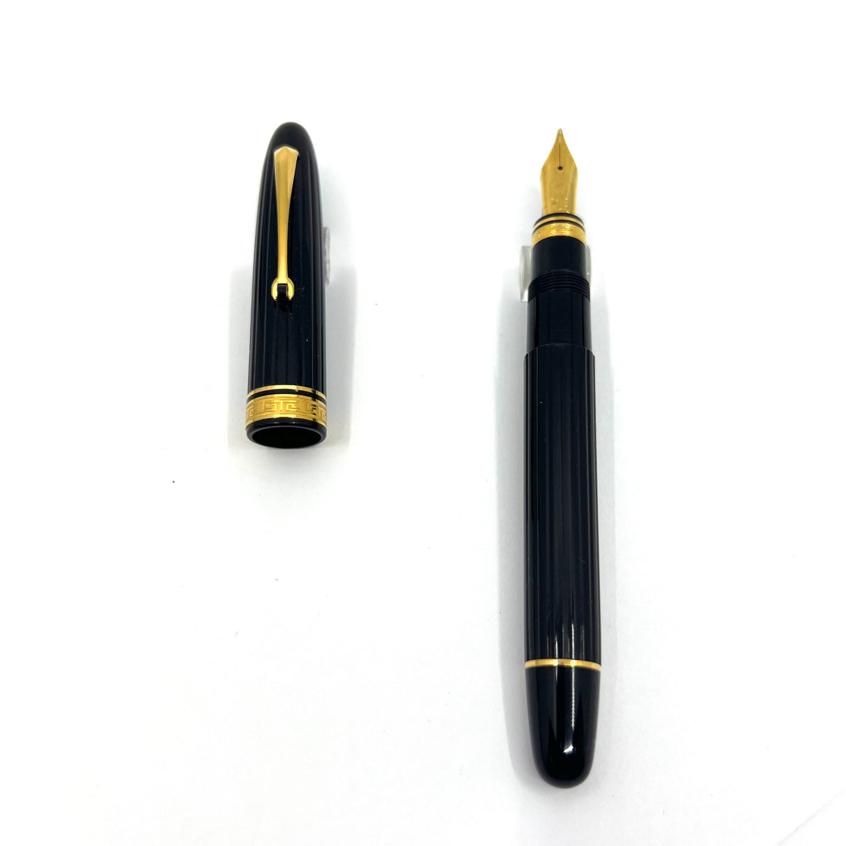 OMAS Ogiva Black Vegetal Resin Fluted Fountain Pen - Flexible Broad 18kt Gold Nib