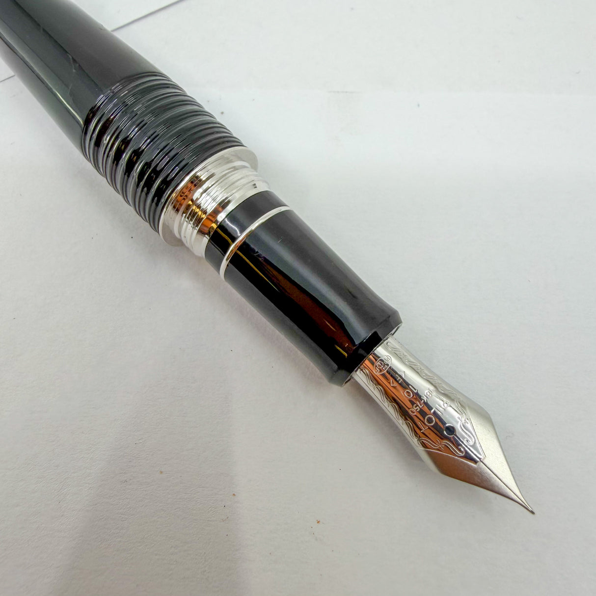 Pilot Black Lacquered Bamboo Metal Oversized Fountain Pen - Fine 18kt Gold Nib