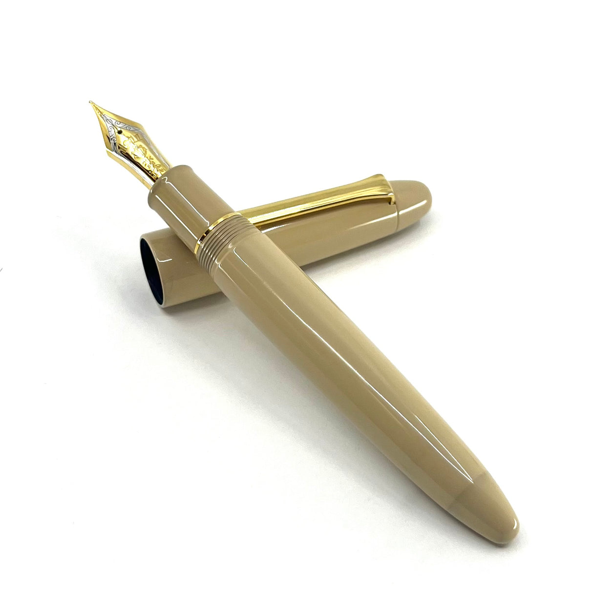 Sailor King Of Pens - Ivory Urushi Ebonite Fountain Pen - Medium 21kt Gold Nib