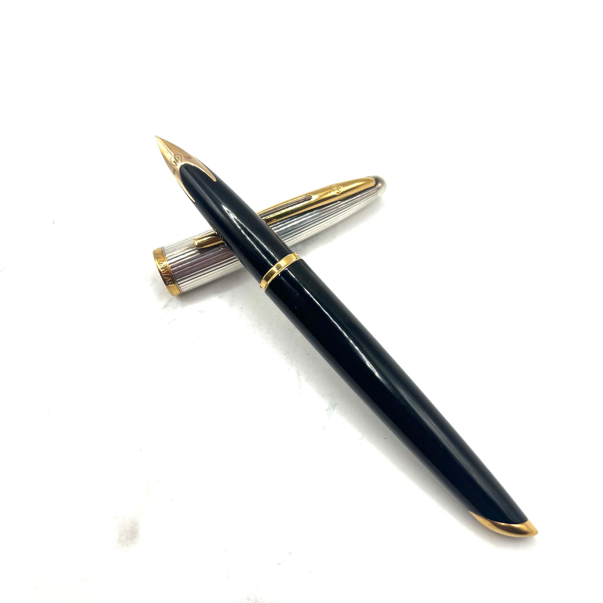 Waterman Carene Deluxe Black Barrel/Silver-Plated Cap Fountain Pen - Fine 18kt Gold Nib