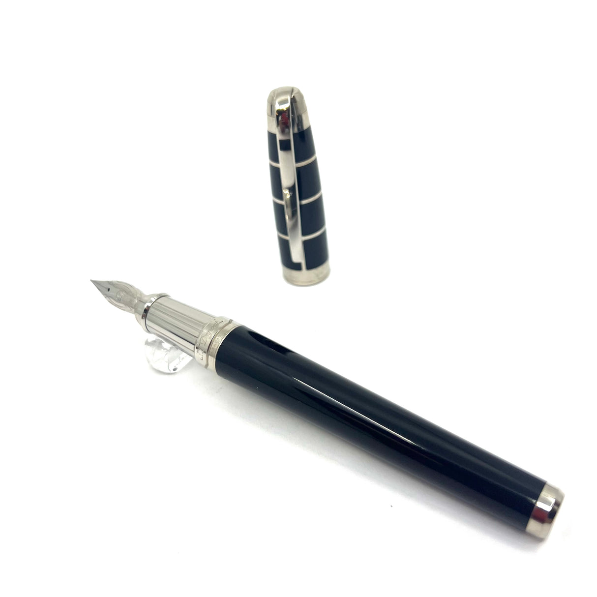 S.T. Dupont Orpheo (Largest Size) Black Laque de Chine Fountain Pen - Extra Fine 18kt Gold Nib