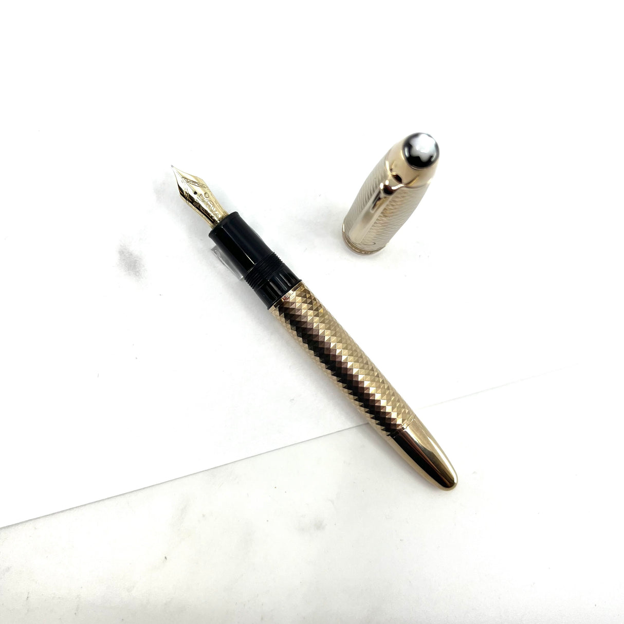 Montblanc Solitaire Geometric Dimension Gold-Plated LeGrand #146 Fountain Pen - Fine 18kt Gold Nib