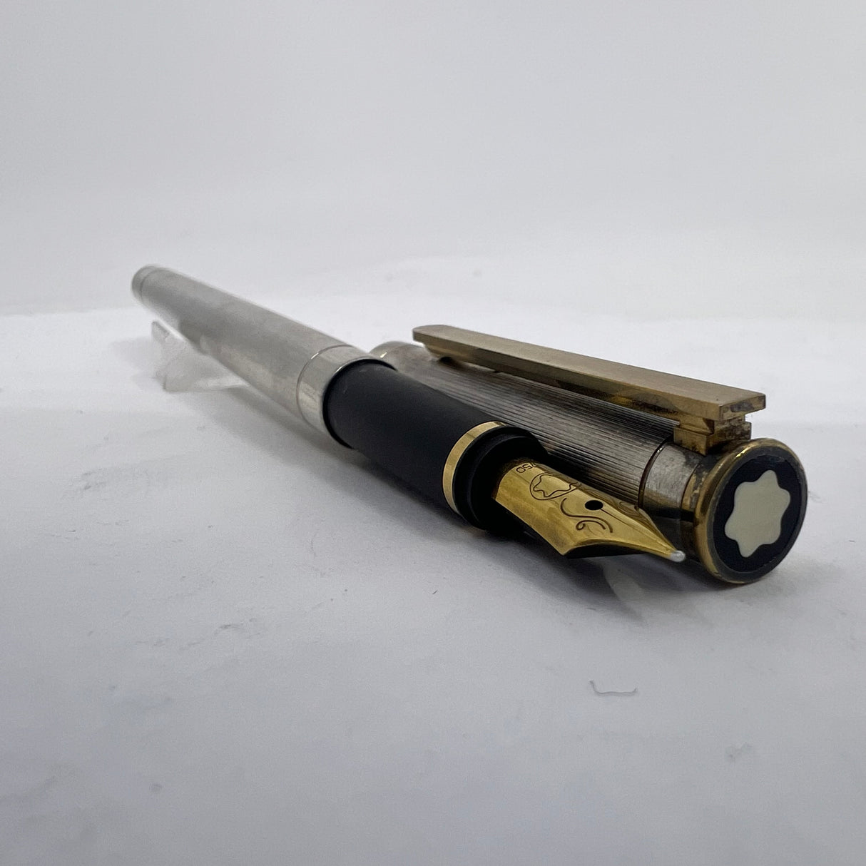 Montblanc Noblesse Silver-Plated Etched Vertical Lines Fountain Pen - Fine 18kt Gold Nib
