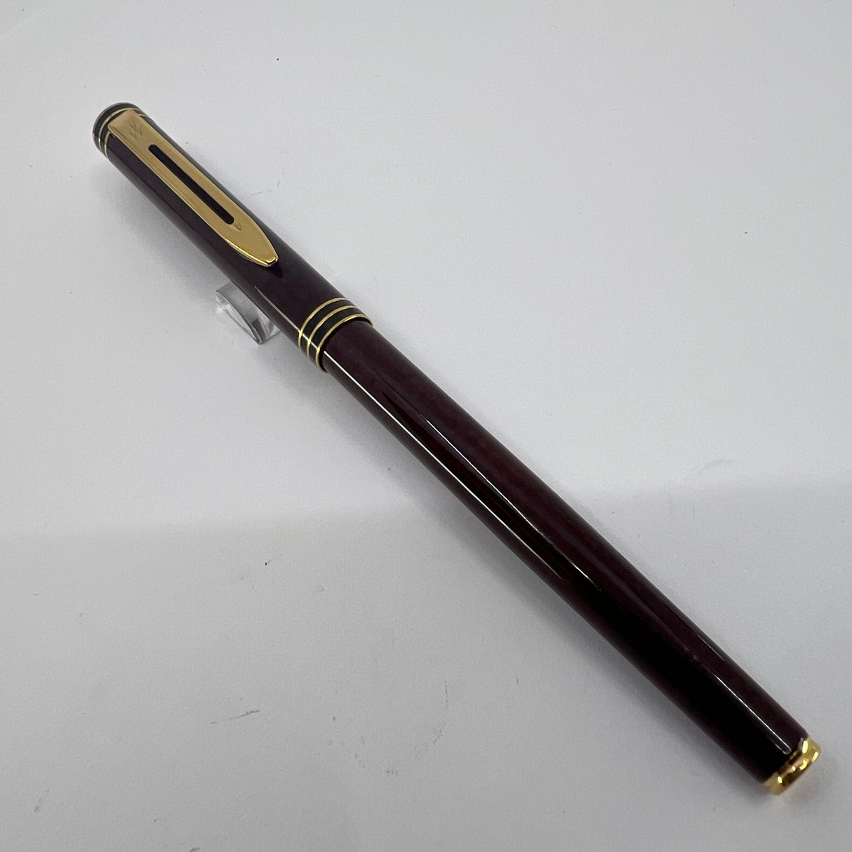 Waterman Exclusive Burgundy & Black Marble Lacquered Fountain Pen - Fine 18kt Gold Nib