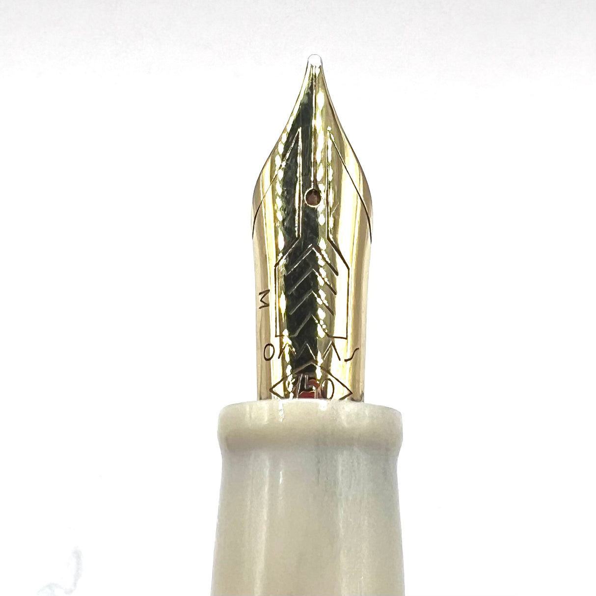 OMAS Ivory Vegetal Resin Bibliotheque Nationale Fountain Pen- Medium 18kt Gold Nib