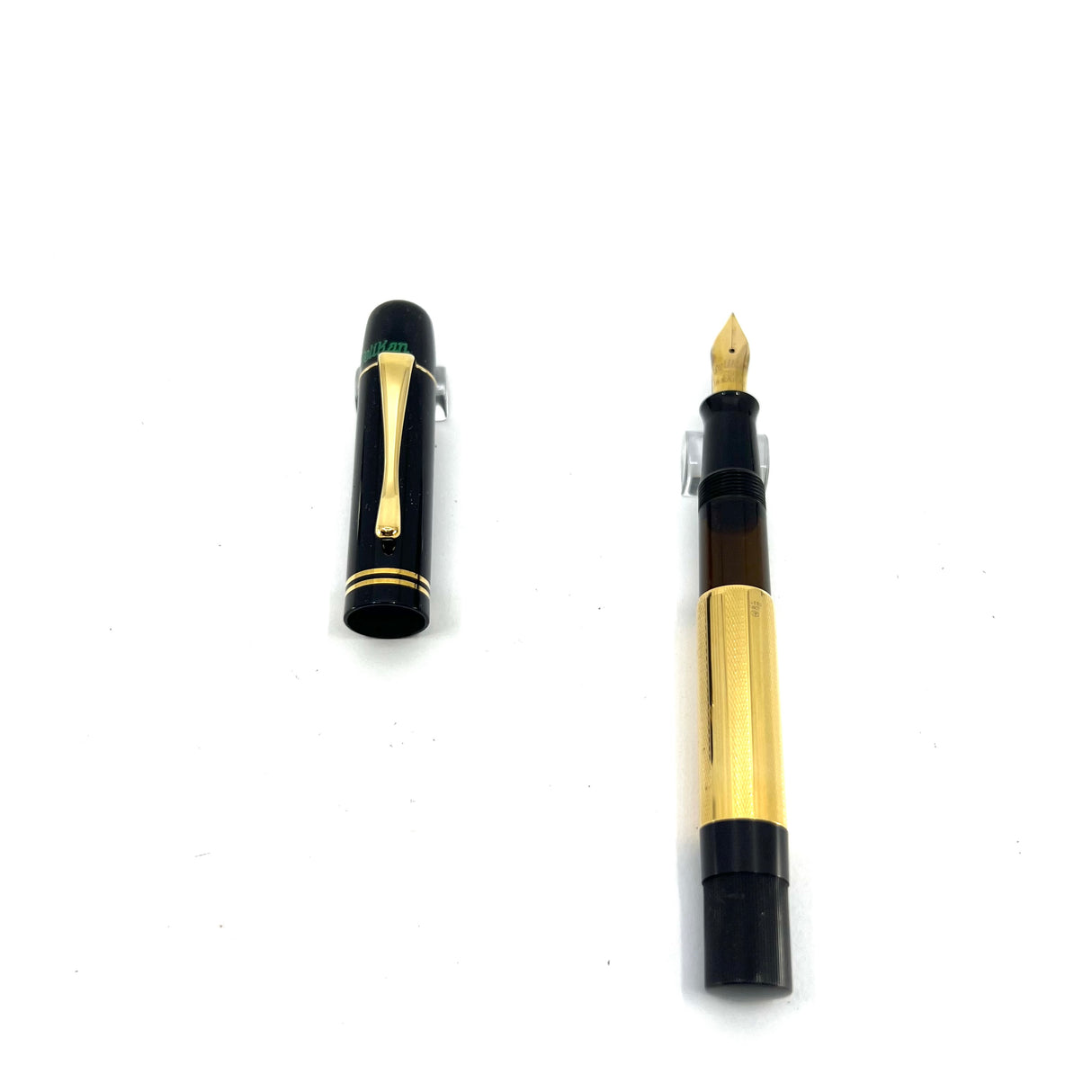 Pelikan Limited Edition 18kt Gold Covered Barrel "1931 Originals of Their Time" - Medium 18kt Gold Nib.