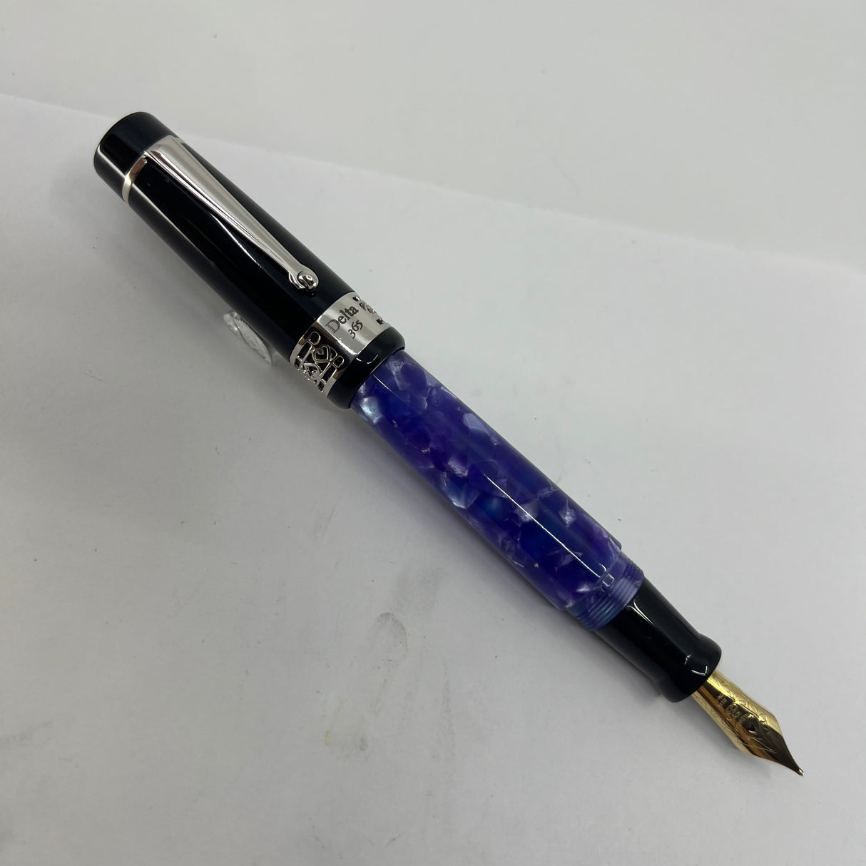 Delta #365 Lustrous Variegated Purple Marbled Barrel/Black Cap Fountain Pen - Medium 18kt Gold Nib