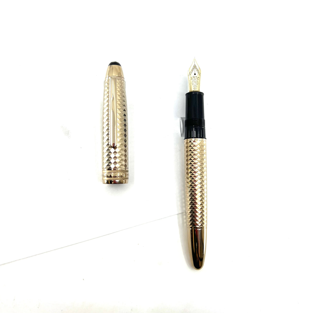 Montblanc Solitaire Geometric Dimension Gold-Plated LeGrand #146 Fountain Pen - Fine 18kt Gold Nib