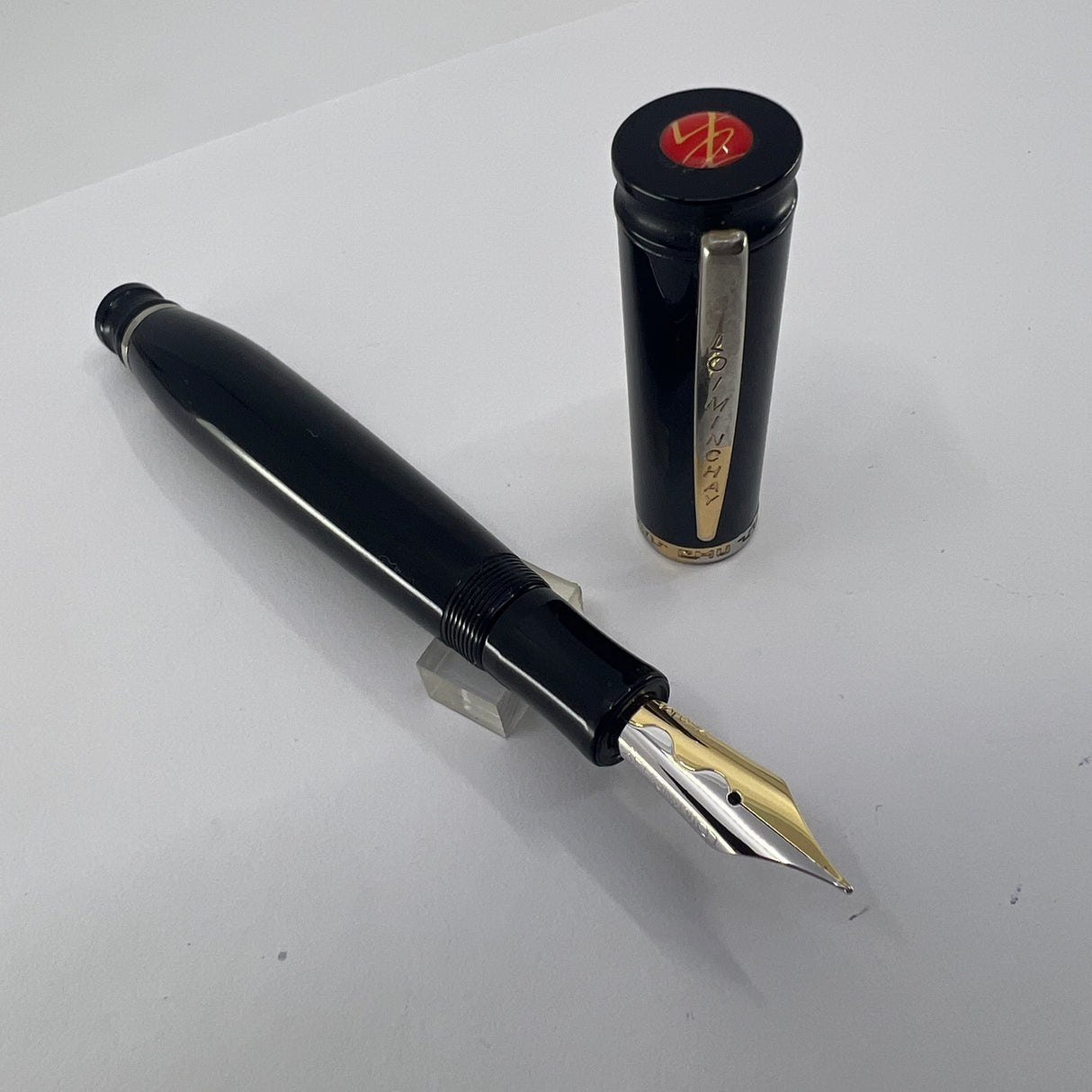 Loiminchay Junior Qing Long Black Resin Fountain Pen - Medium 18kt Gold Nib