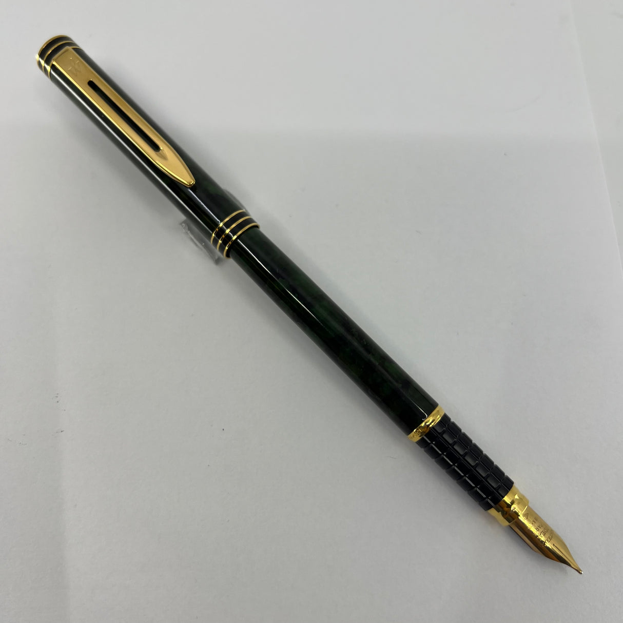 Waterman "Exclusive" Collection Green & Black Marble Lacquered Fountain Pen - Medium 18kt Gold Nib