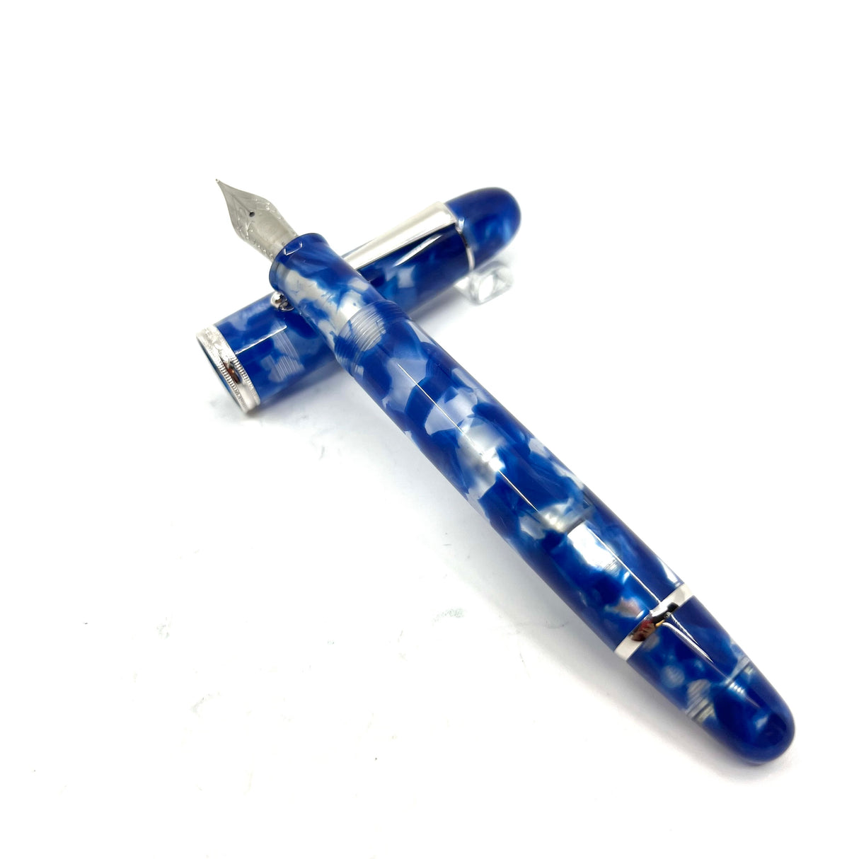 Penlux Masterpiece Grande Fountain Pen - Koi Blue & White