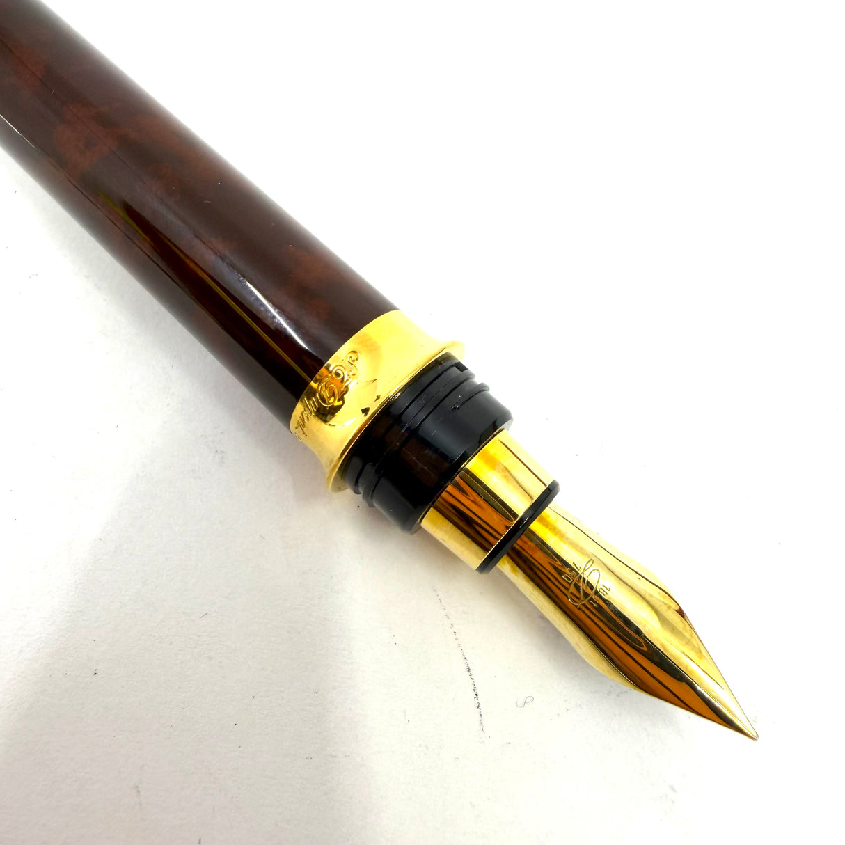 S. T. Dupont Montparnasse Chairman (Largest) Tortoiseshell Laque de Chine Fountain Pen - Fine 18kt Gold Nib - Rarely Found in MINT Condition!