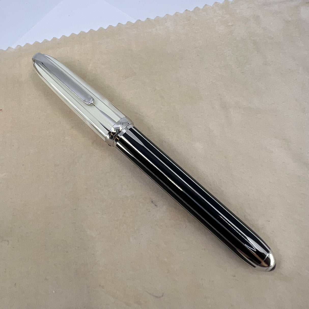 Cartier Backgammon Limited Edition Fountain Pen - Fine 18kt Gold Nib