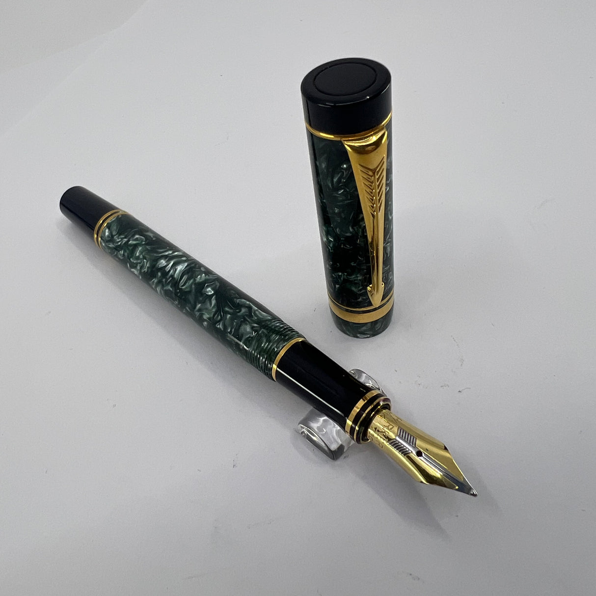 Parker International Duofold Green Marble Fountain Pen - Medium 18kt Gold Nib