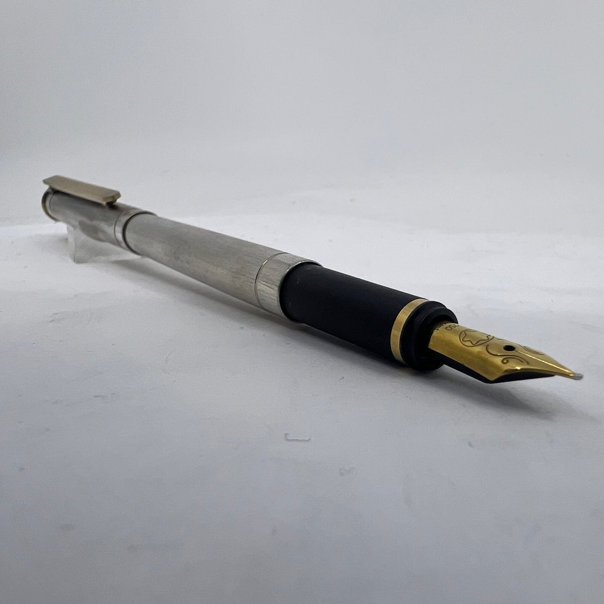 Montblanc Noblesse Silver-Plated Etched Vertical Lines Fountain Pen - Fine 18kt Gold Nib