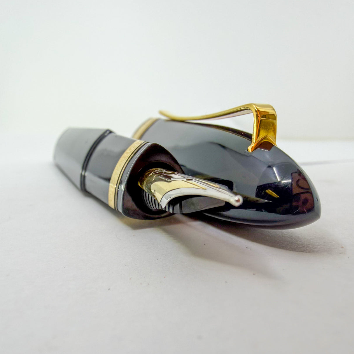 OMAS Oversized Blue/Black #360 Triangulated Fountain Pen - Medium 18kt Gold Nib