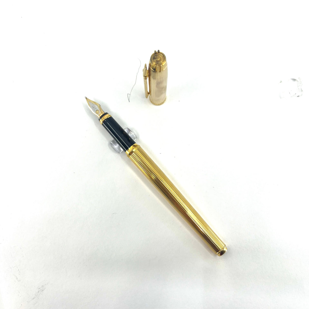 Elysee Parthenon Fountain Pen with Gold-Plated Vertically Etched Body - Medium 18kt Gold Nib