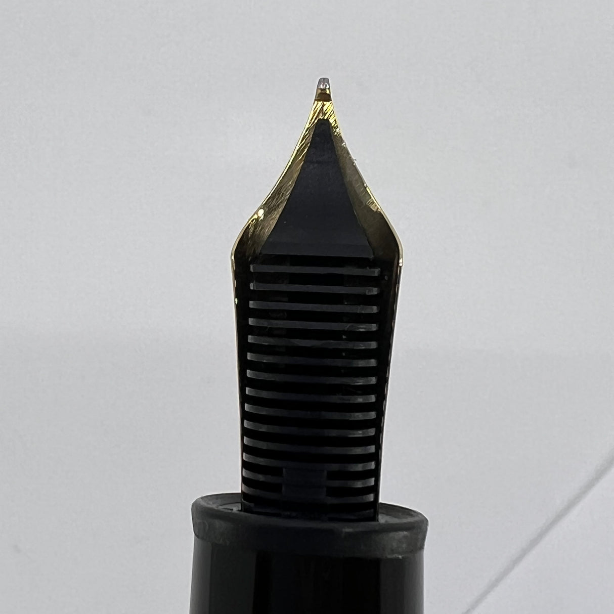 Montblanc Cervantes (Don Quixote) Writer's Limited Edition Fountain Pen - Fine 18kt Gold Nib
