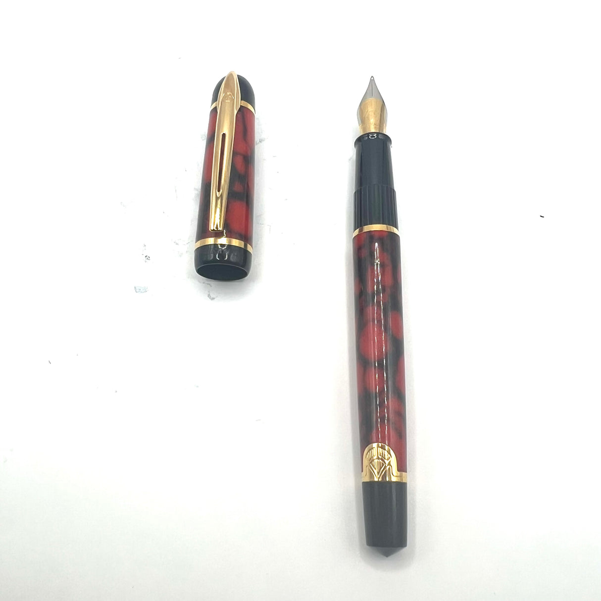 Waterman Phileas Red/Black Marble (Second Generation) Fountain Pen - Medium Gilt Nib
