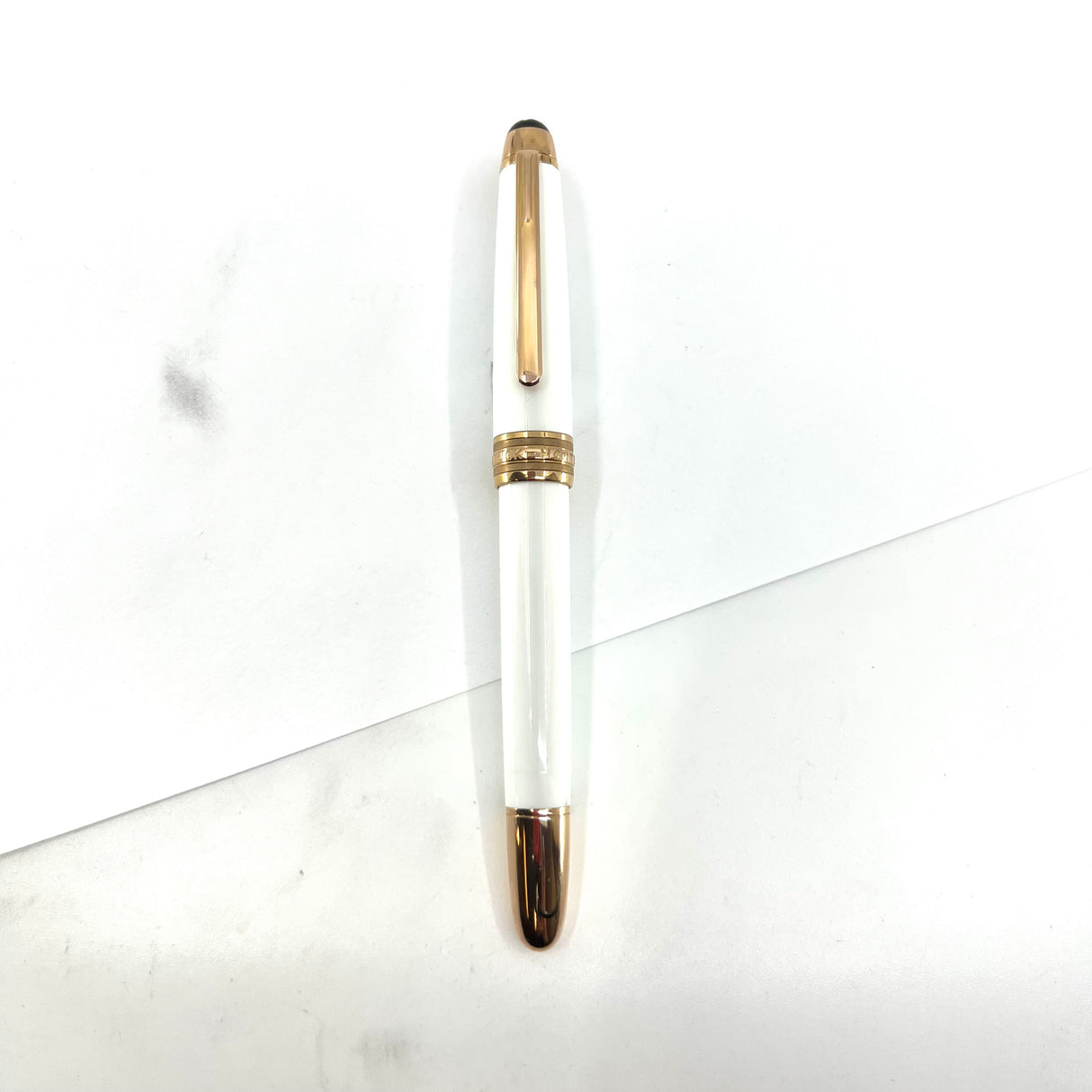 Montblanc Meisterstuck White Solitaire #145 Classique Fountain Pen - Fine 18kt Gold Nib