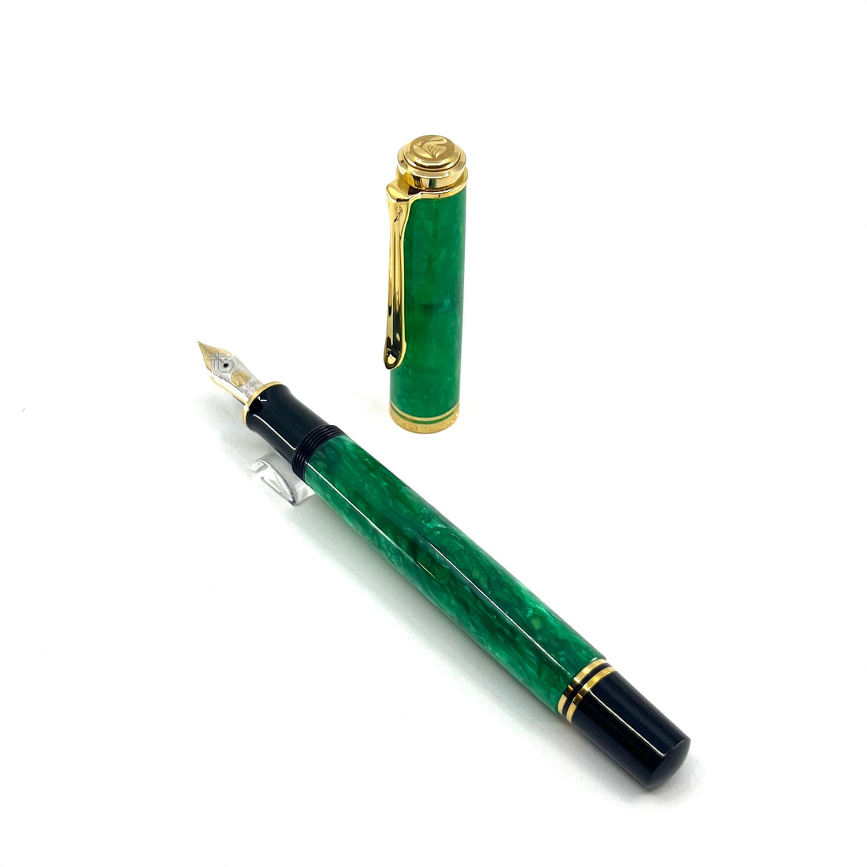 Pelikan Souveran M600 Marbled Vibrant Green Special Edition Fountain Pen - Fine 14kt Gold Nib