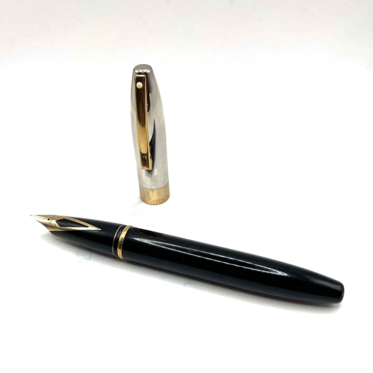 Sheaffer Legacy Heritage II Black Lacquer Fountain Pen/Palladium Plated Cap - Extra Fine 18kt Gold Nib