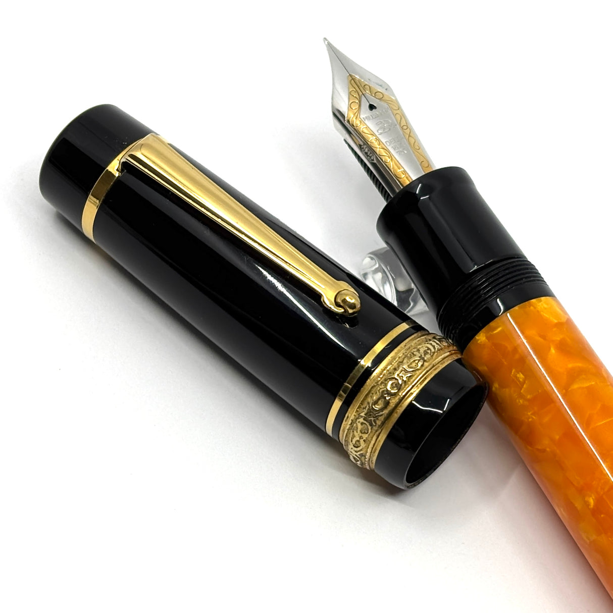 Delta Oversized DolceVita Vermeil Trim (Gold Plating Over Sterling Silver) Fountain Pen