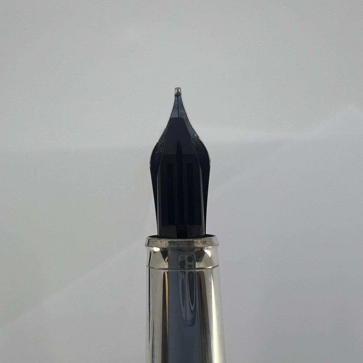 Yard-O-Led Astoria Standard Sized (Not Grand) Fountain Pen - Medium 18kt Gold Nib