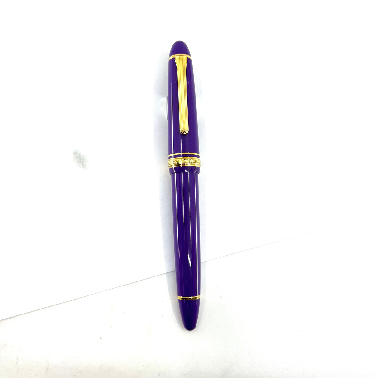 Sailor Purple 1911 Large Fountain Pen - Only 100 Of These Pens Were Available in the USA - Medium 21kt Gold Nib