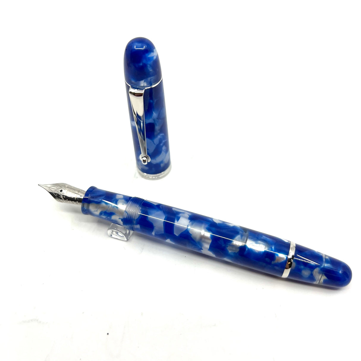Penlux Masterpiece Grande Fountain Pen - Koi Blue & White