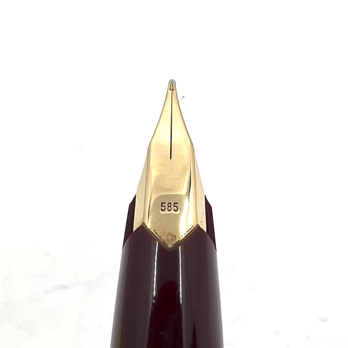 Montblanc Classic Style Bordeaux Resin Fountain Pen