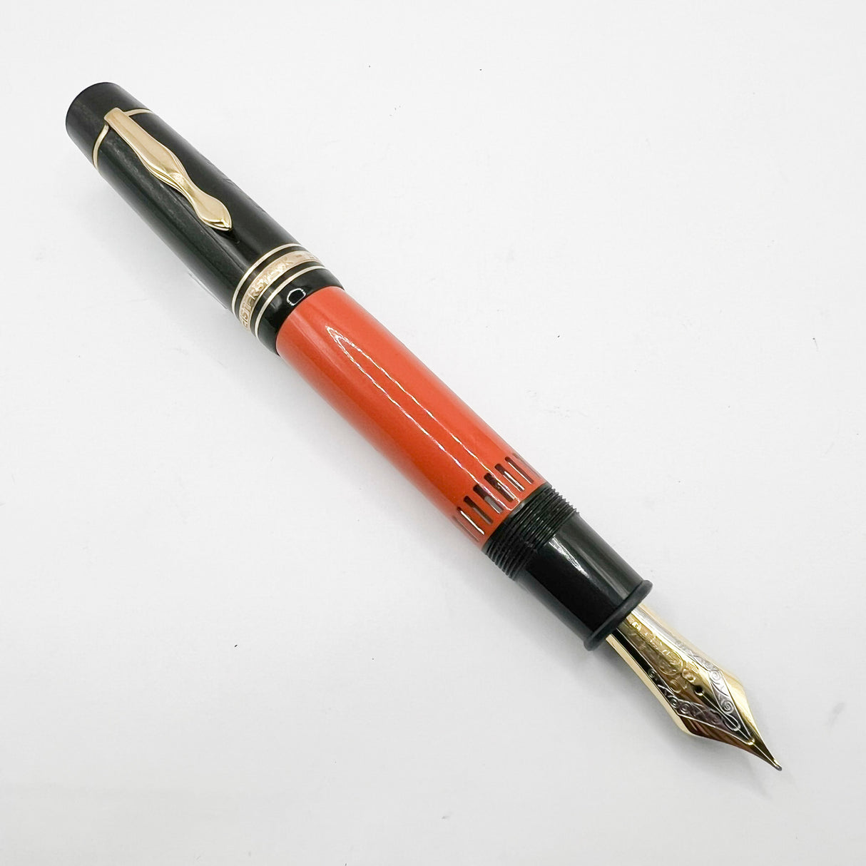 Montblanc Ernest Hemingway Writers Series Limited Edition Fountain Pen - Fine 18kt Gold Nib