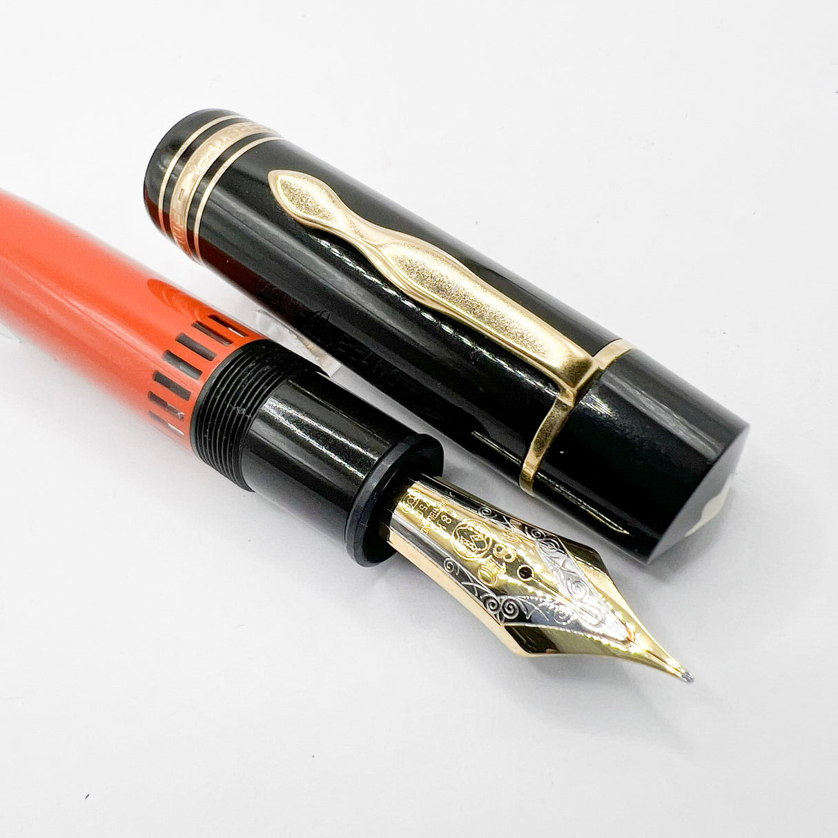 Montblanc Ernest Hemingway Writers Series Limited Edition Fountain Pen - Fine 18kt Gold Nib