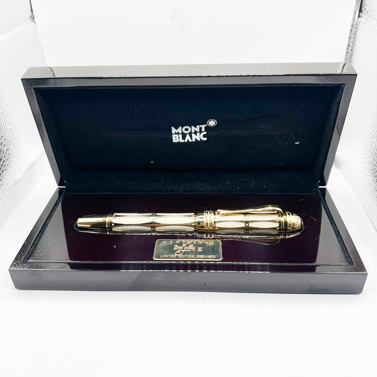 Montblanc Pope Julius Patron Of The Arts Limited Edition Fountain Pen - Medium 18kt Gold Nib