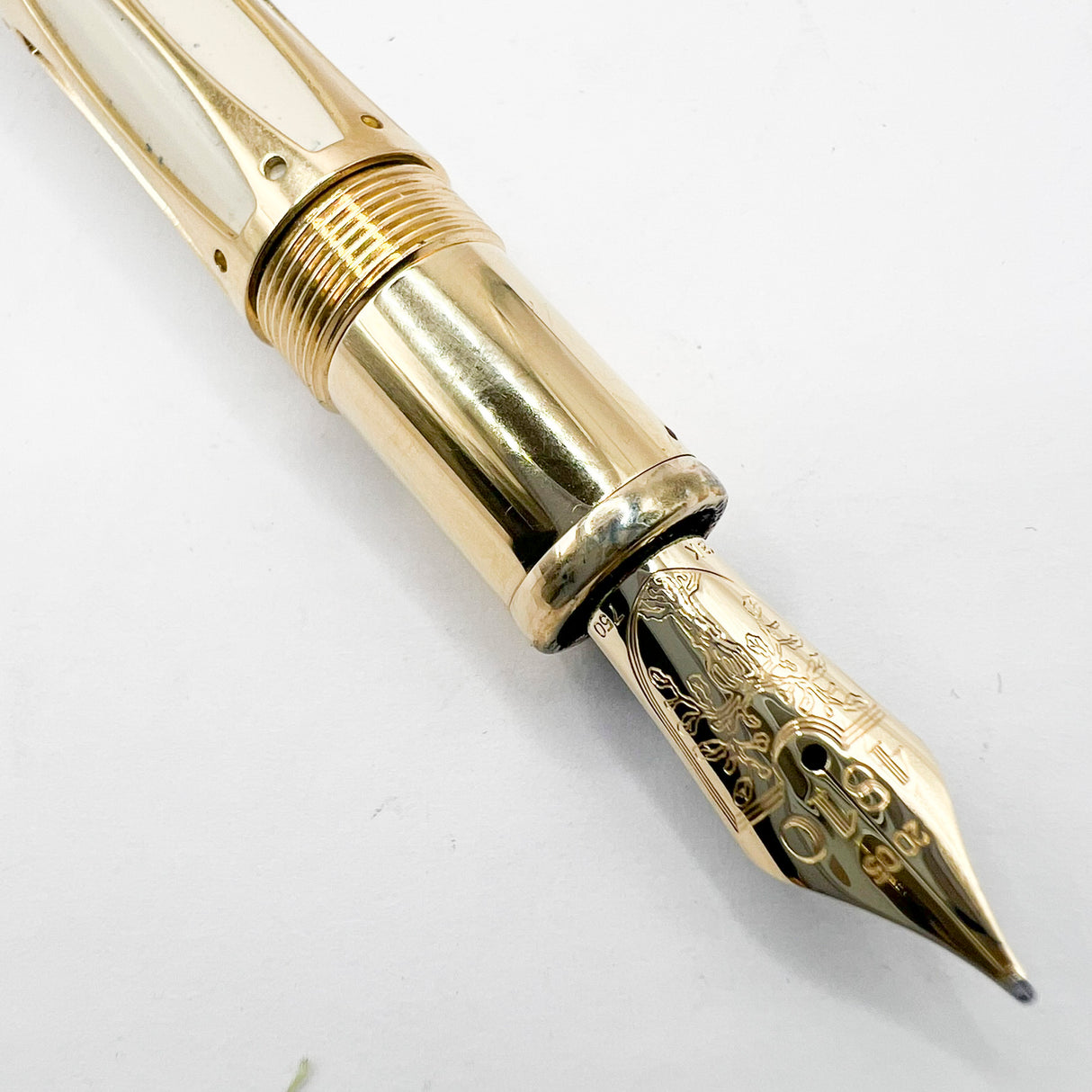 Montblanc Pope Julius Patron Of The Arts Limited Edition Fountain Pen - Medium 18kt Gold Nib
