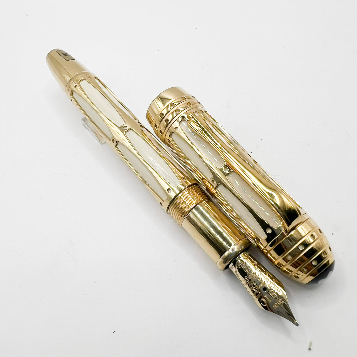 Montblanc Pope Julius Patron Of The Arts Limited Edition Fountain Pen - Medium 18kt Gold Nib
