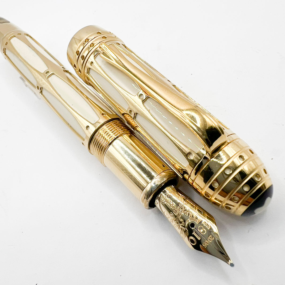 Montblanc Pope Julius Patron Of The Arts Limited Edition Fountain Pen - Medium 18kt Gold Nib