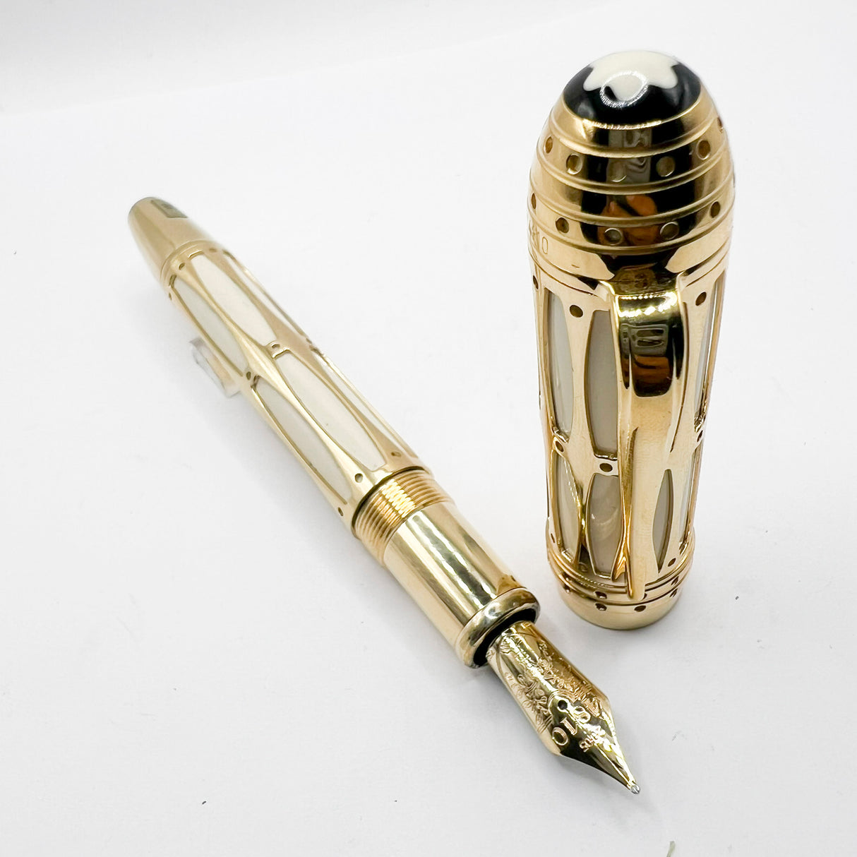 Montblanc Pope Julius Patron Of The Arts Limited Edition Fountain Pen - Medium 18kt Gold Nib