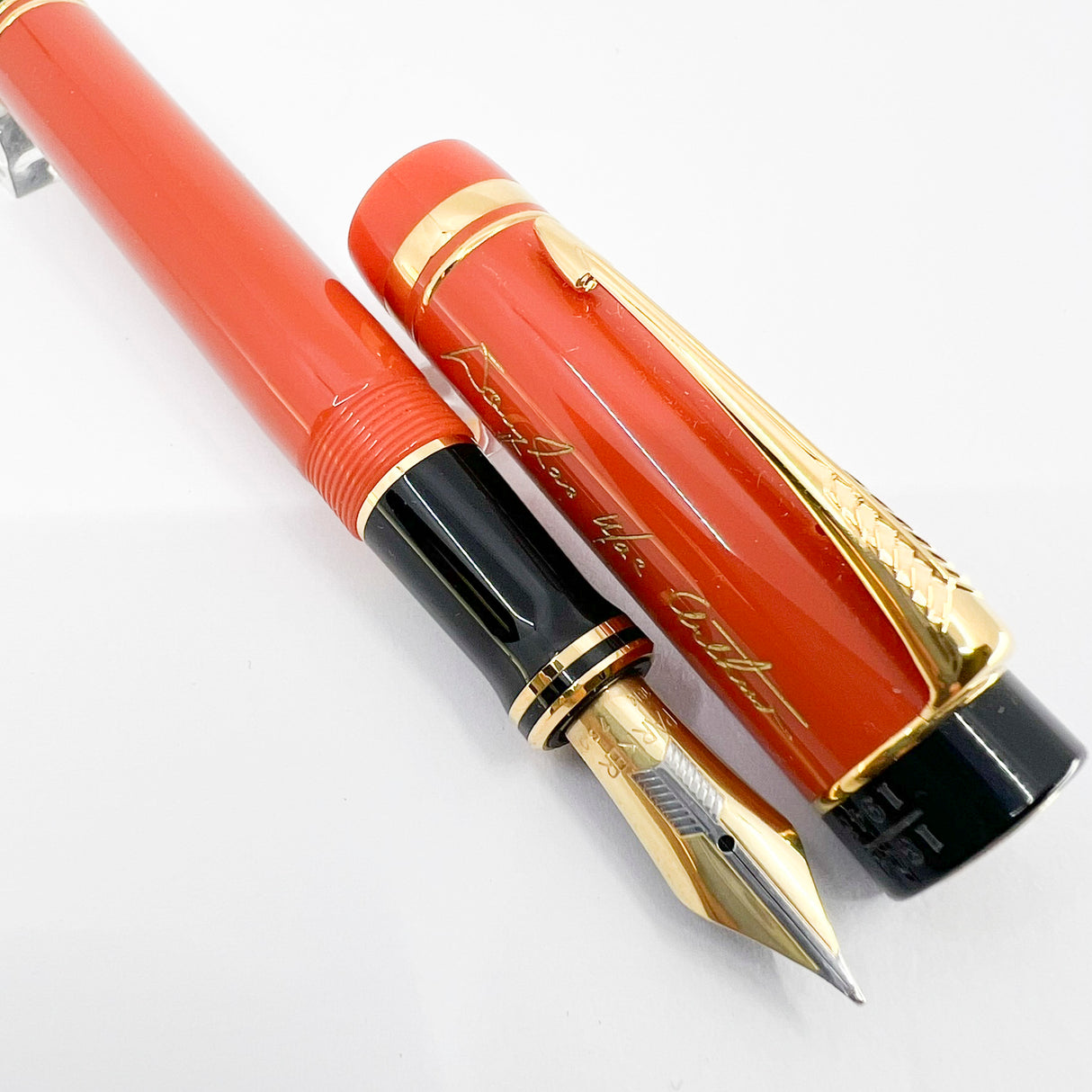 Parker Duofold Douglas MacArthur Centennial (Largest Size) Limited Edition Fountain Pen - Fine 18kt Gold Nib