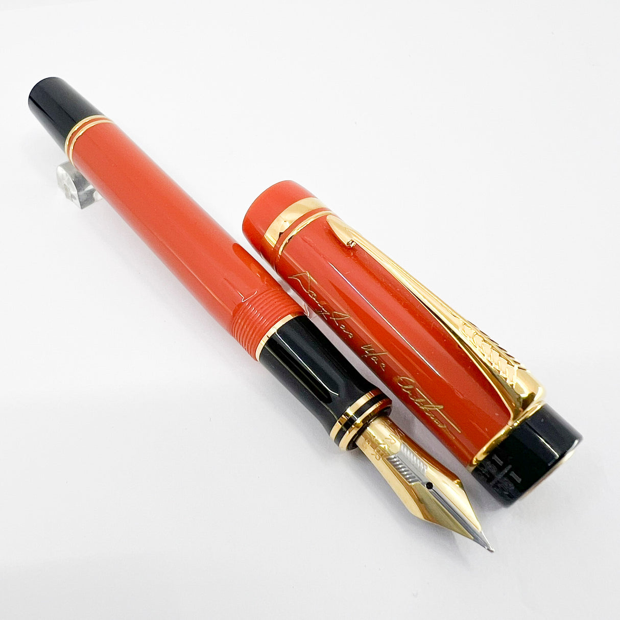 Parker Duofold Douglas MacArthur Centennial (Largest Size) Limited Edition Fountain Pen - Fine 18kt Gold Nib