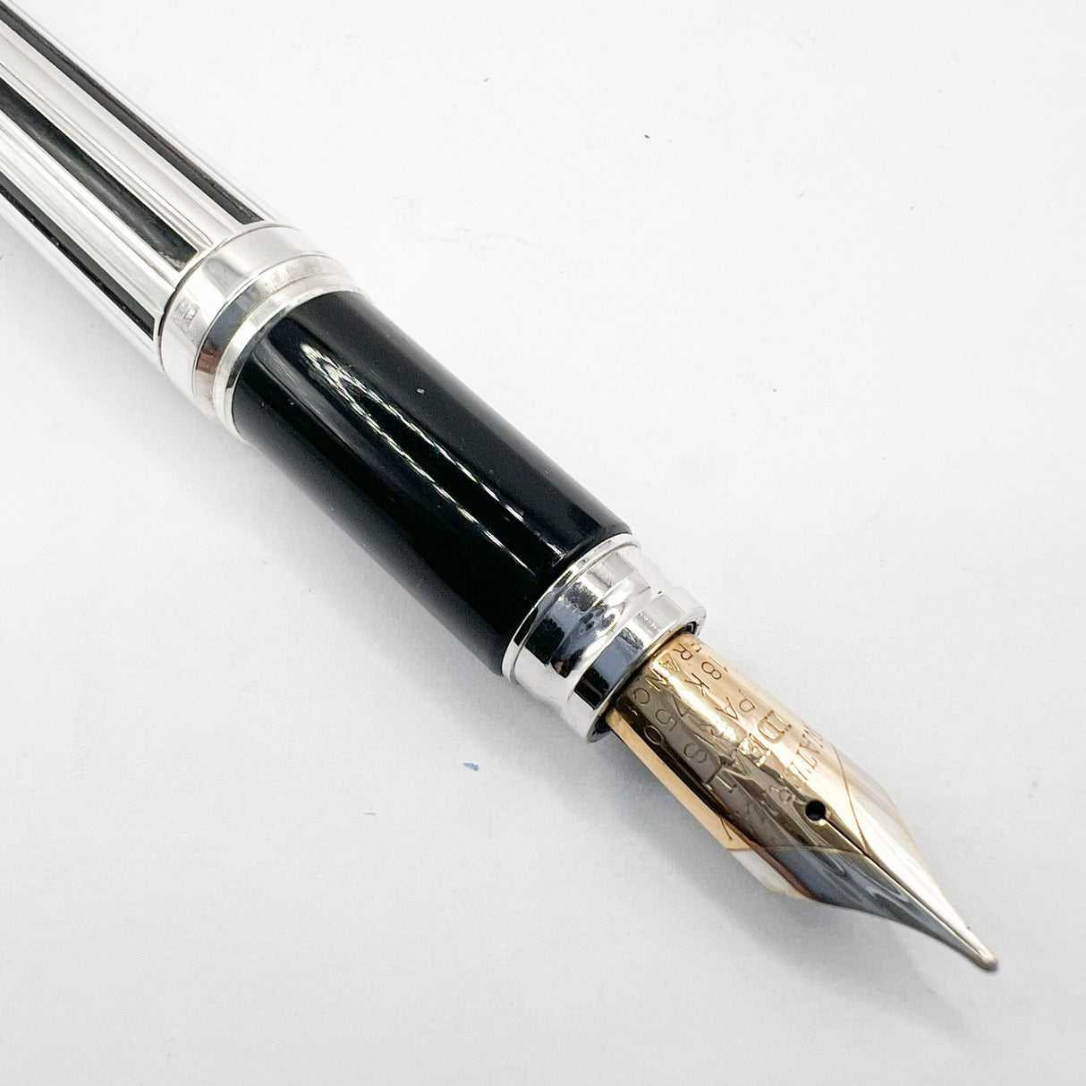 Waterman Night & Day Silver-Plated Fountain Pen - Medium 18kt Gold Nib