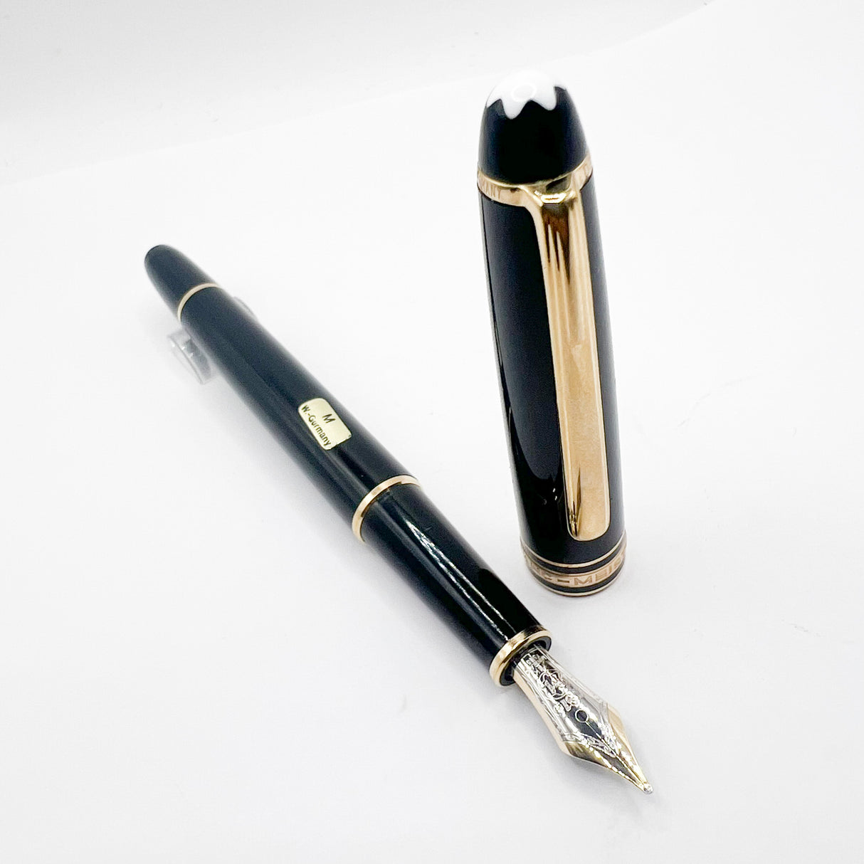 Montblanc Classique #144 Black Resin Fountain Pen - Medium 14kt Gold Nib