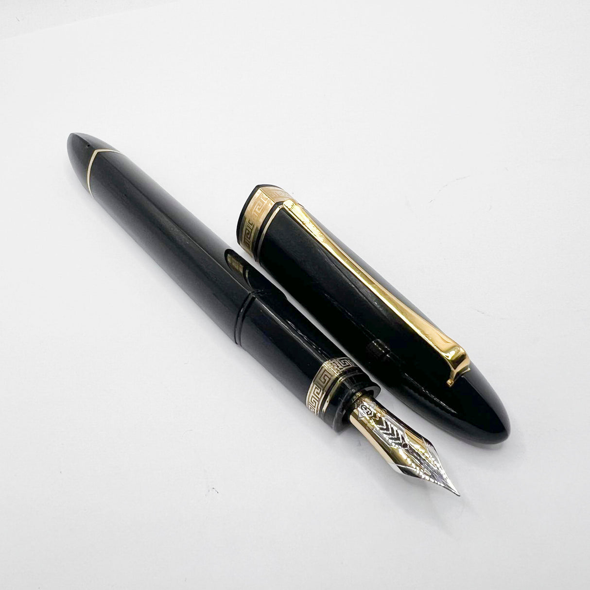 OMAS Blue/Black #360 Oversized Triangulated Fountain Pen - Medium 18kt Gold Nib