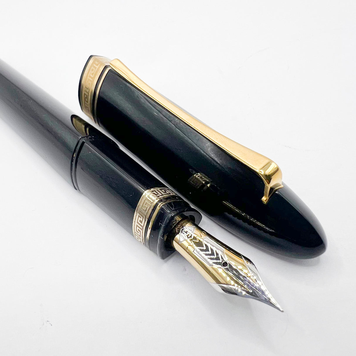 OMAS Blue/Black #360 Oversized Triangulated Fountain Pen - Medium 18kt Gold Nib