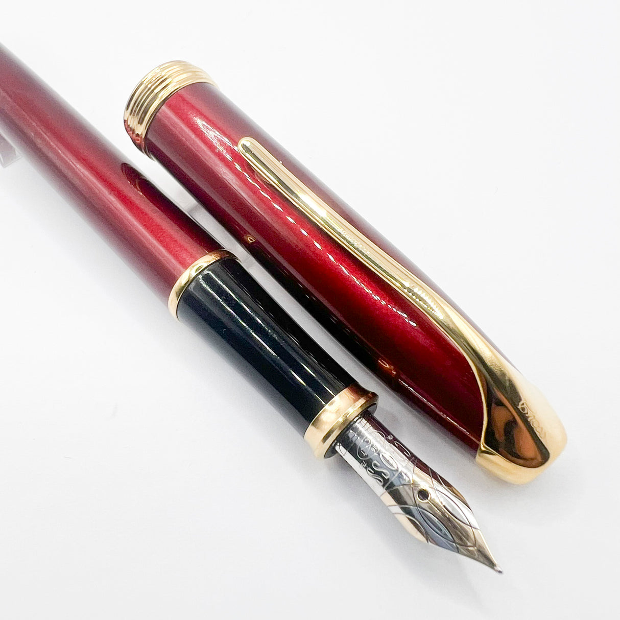 Cross Pinnacle Bordeaux Lacquer Fountain Pen - Fine 18kt Gold Nib