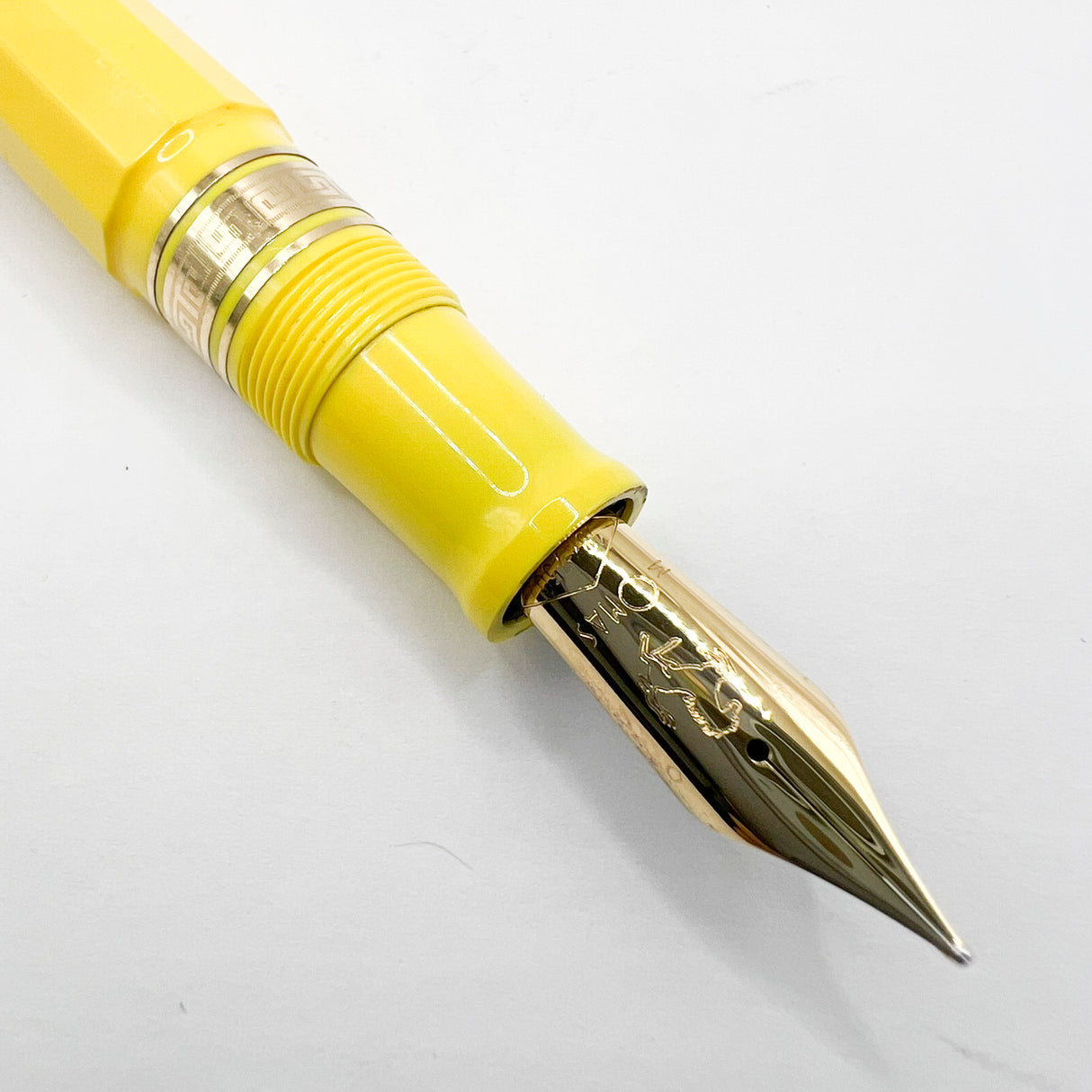 OMAS for Ferrari/1990's - Ferrari Yellow Facetted Paragon Fountain Pen - Medium 18kt Gold Nib