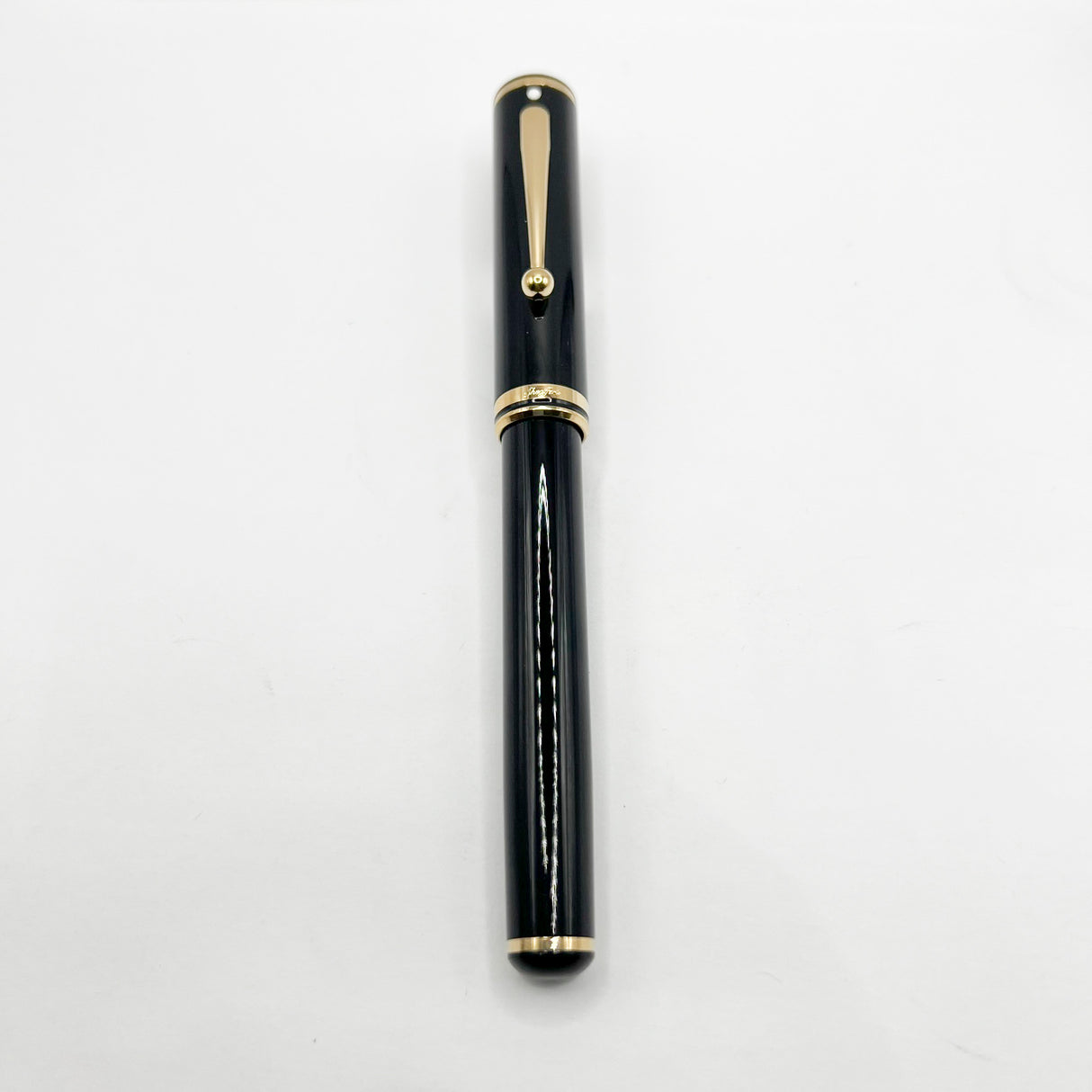 Sheaffer Connaisseur Black Fountain Pen - Fine 18kt Gold Nib