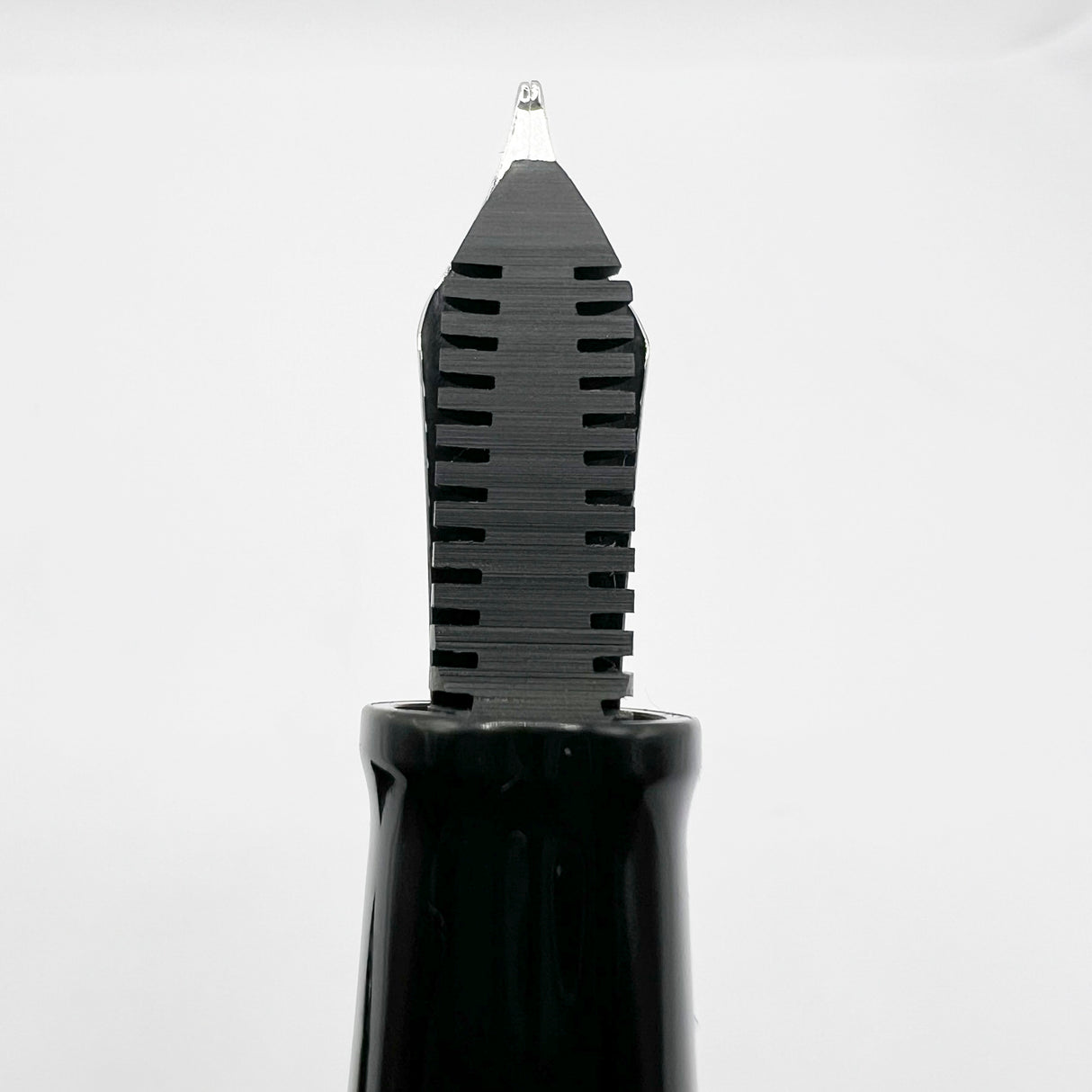OMAS Senior Paragon Extra - Large Facetted Black Fountain Pen - Semi-Flexible Medium 18kt Gold Nib
