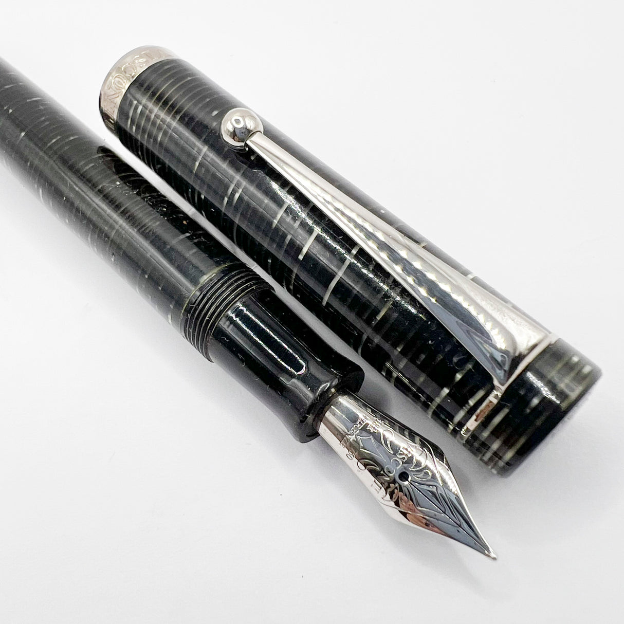 Visconti D'Essai Vintage Celluloid Limited Edition Fountain Pen - Fine 18kt Gold Nib